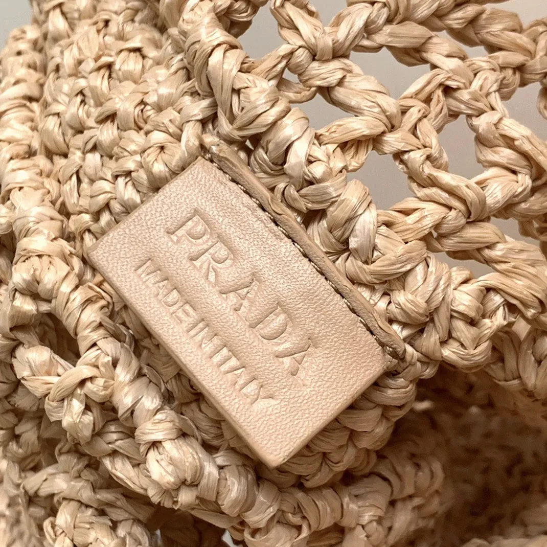Prada Small Tote Bag Fake in Beige Woven Raffia angle 4