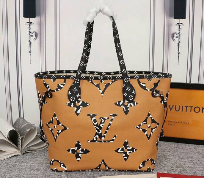 Louis Vuitton Giant Neverfull MM Tote In Cream And Caramel angle 4
