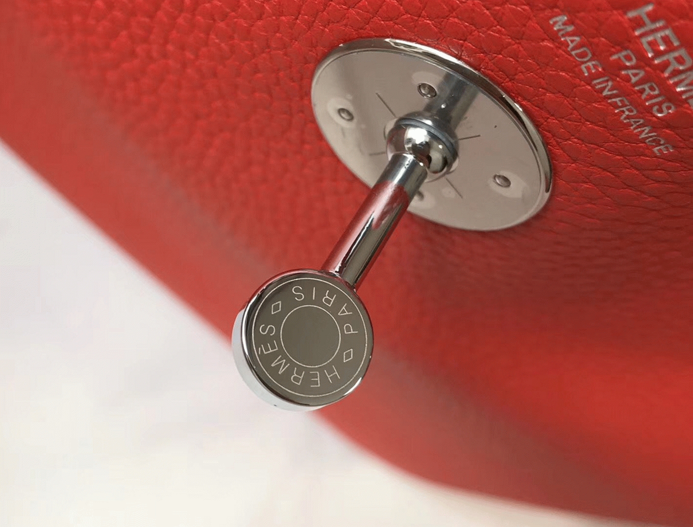 Fake Hermes Lindy 26cm handbag in red angle 4