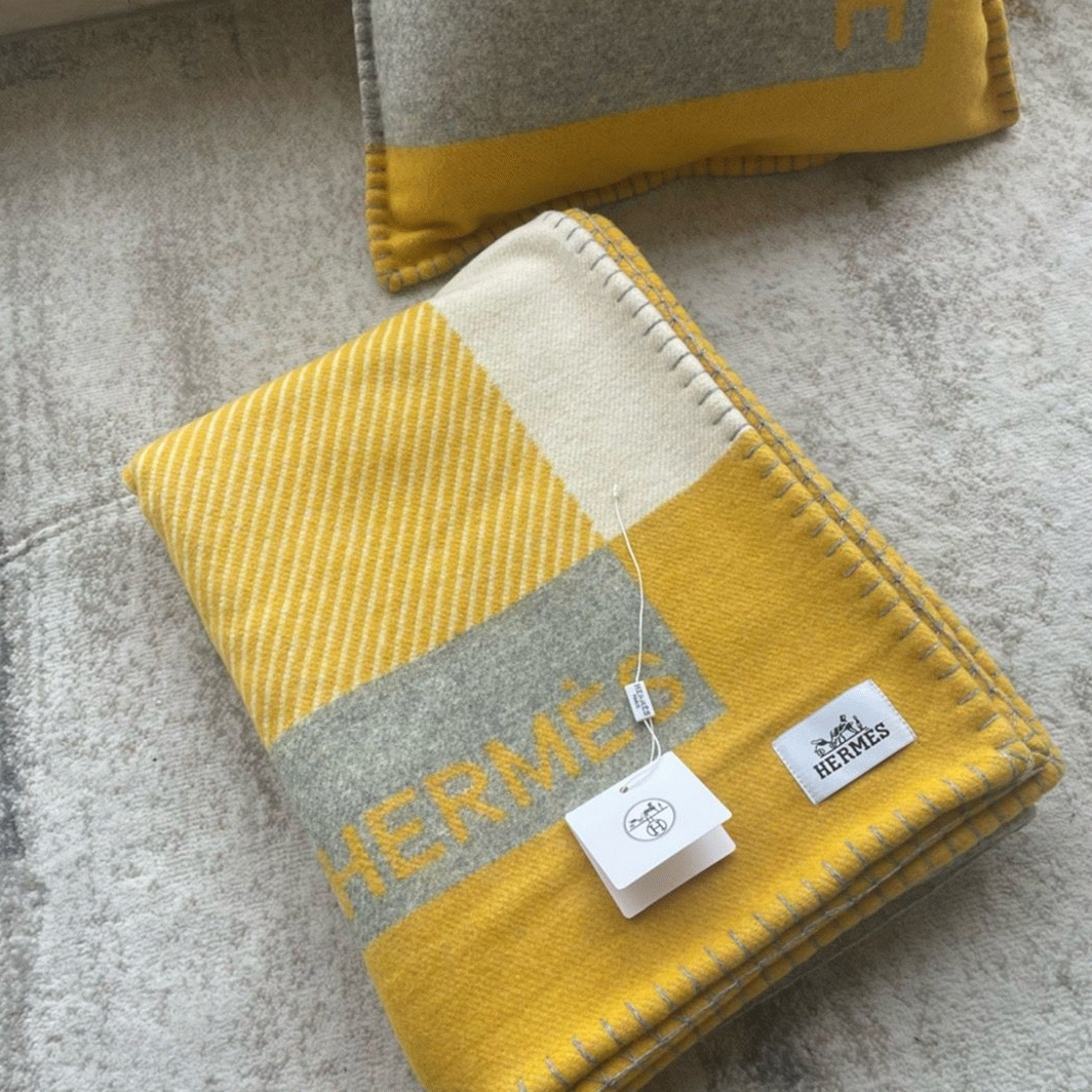 Replica Hermes H Riviera blanket in yellow wool and cashmere angle 4