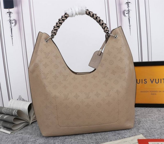 LV Mahina Carmel Hobo In Galet Gray angle 3