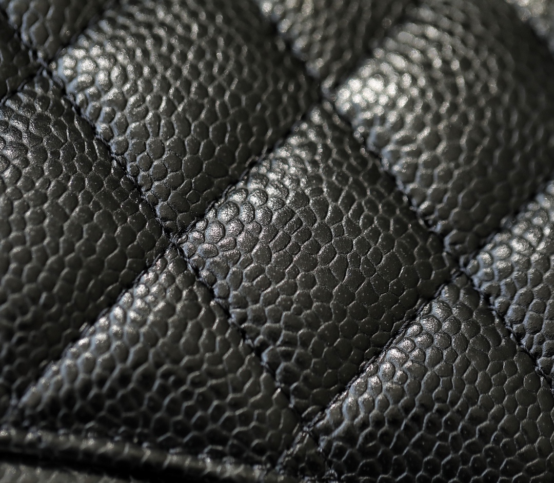 Classic flap bag angle 2