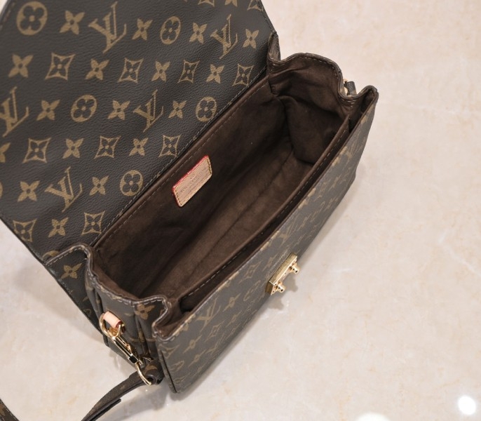 LV Monogram Canvas Metis M44875 angle 5