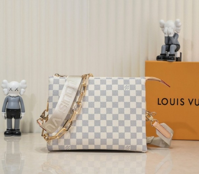 Louis Vuitton X YK Bandouliere Keepall 50 Travel Bag In Red Infinity Dots angle 3
