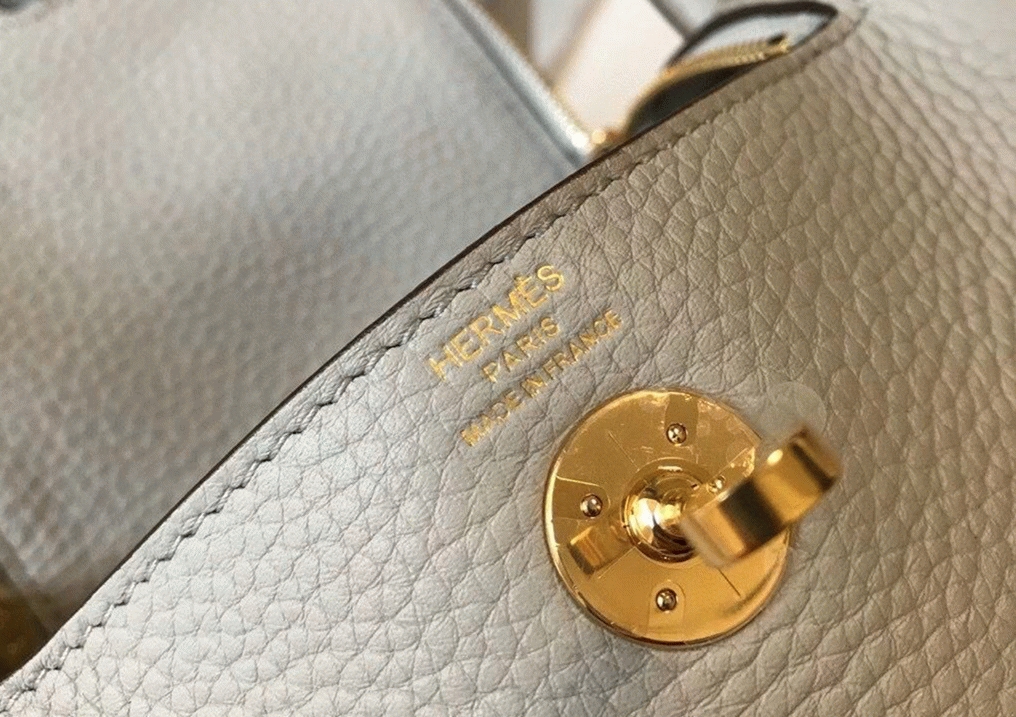 Best replica Hermes Lindy Mini handbag in pearl grey angle 4