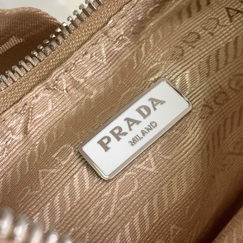 Prada Re-Edition Shoulder Bag Knockoff in White angle 3