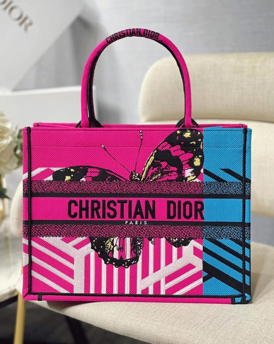 Dior Medium Book Tote Bag Fake in Pink D-Jungle Pop Embroidery angle 3