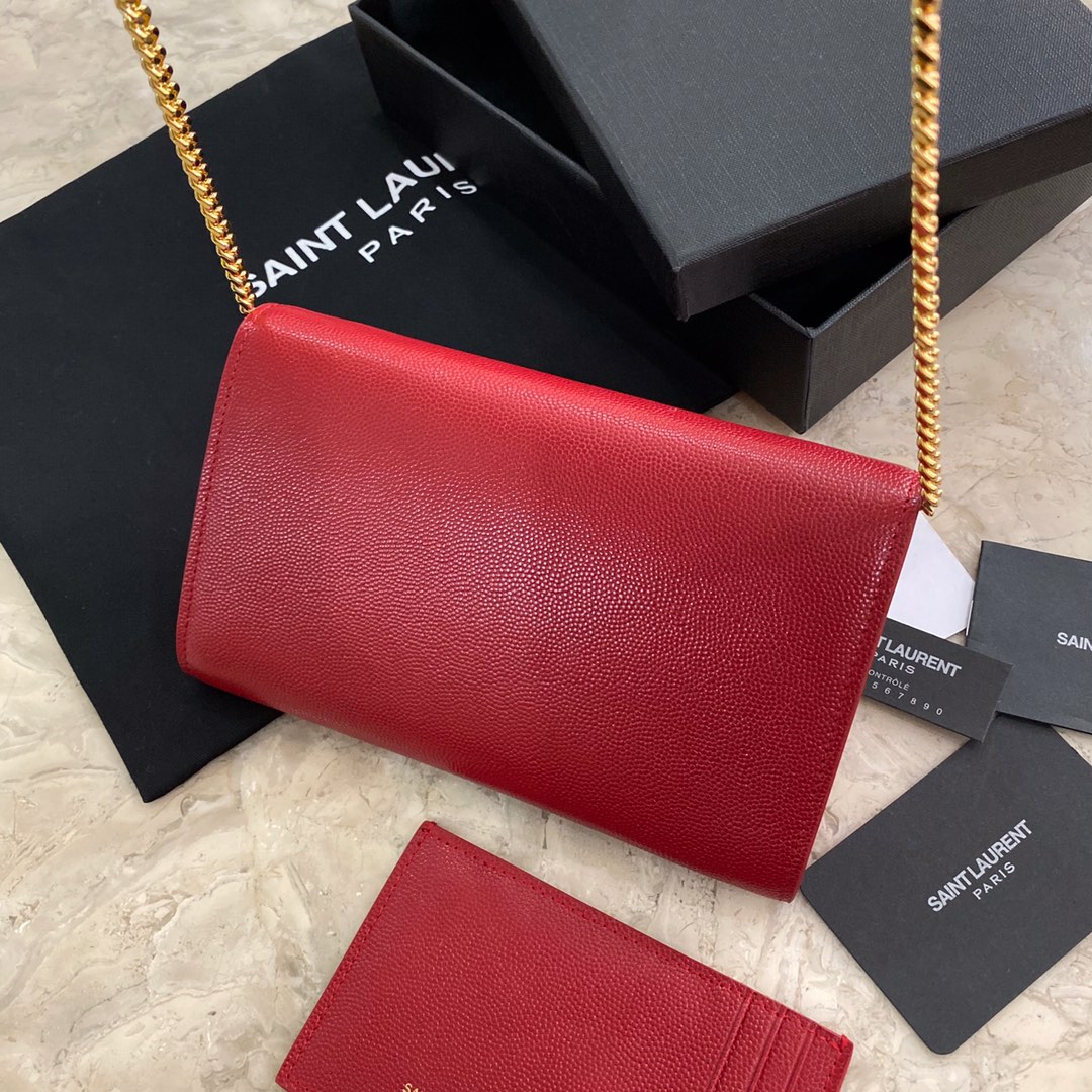 UPTOWN CHAIN WALLET IN CROCODILE-EMBOSSED SHINY LEATHER angle 4
