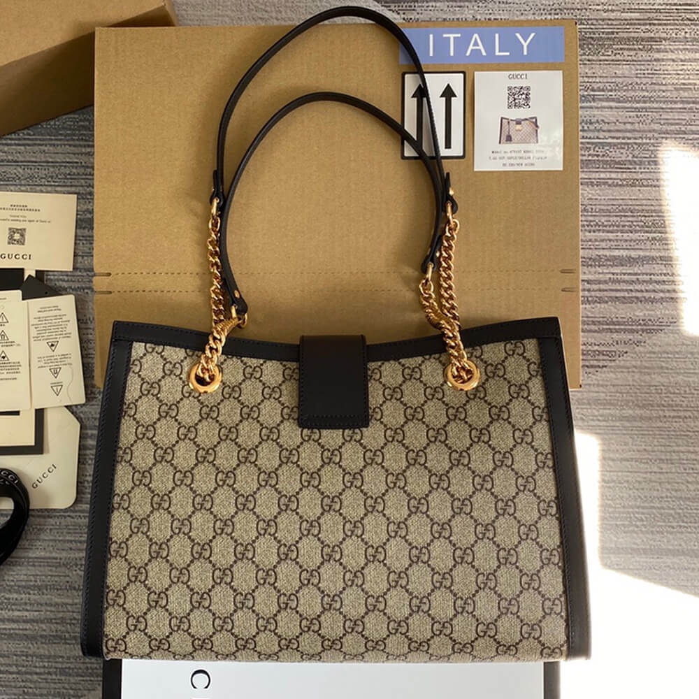 Padlock medium GG shoulder bag angle 3