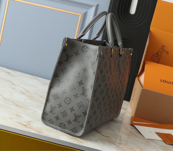 Monogram Ink OnTheGo MM In Trianon Gray angle 3
