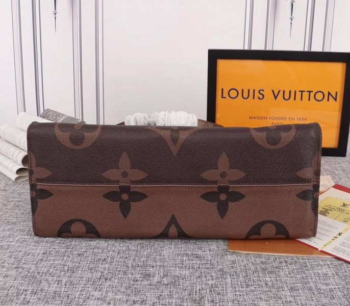 Louis Vuitton Giant Canvas Onthego GM Tote angle 4