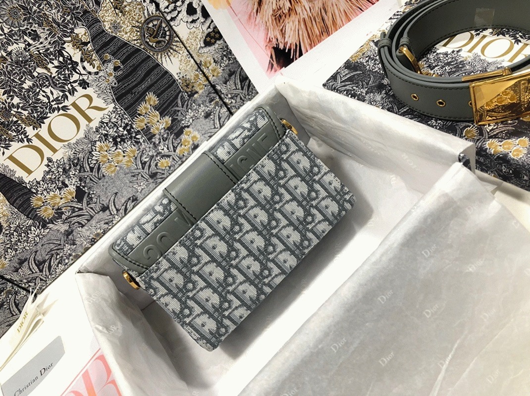 Dior 30 Montaigne Box Bag Fake in Gray Dior Oblique Jacquard angle 4