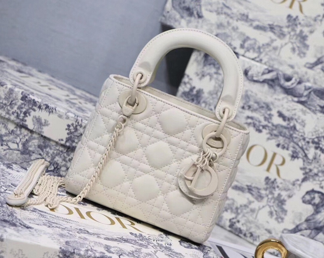 Dior Lady Dior Mini Chain Bag Fake in White angle 3