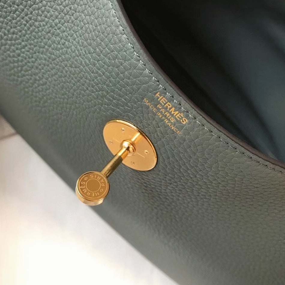Fake Hermes Lindy 30cm bag in vert amande color angle 4