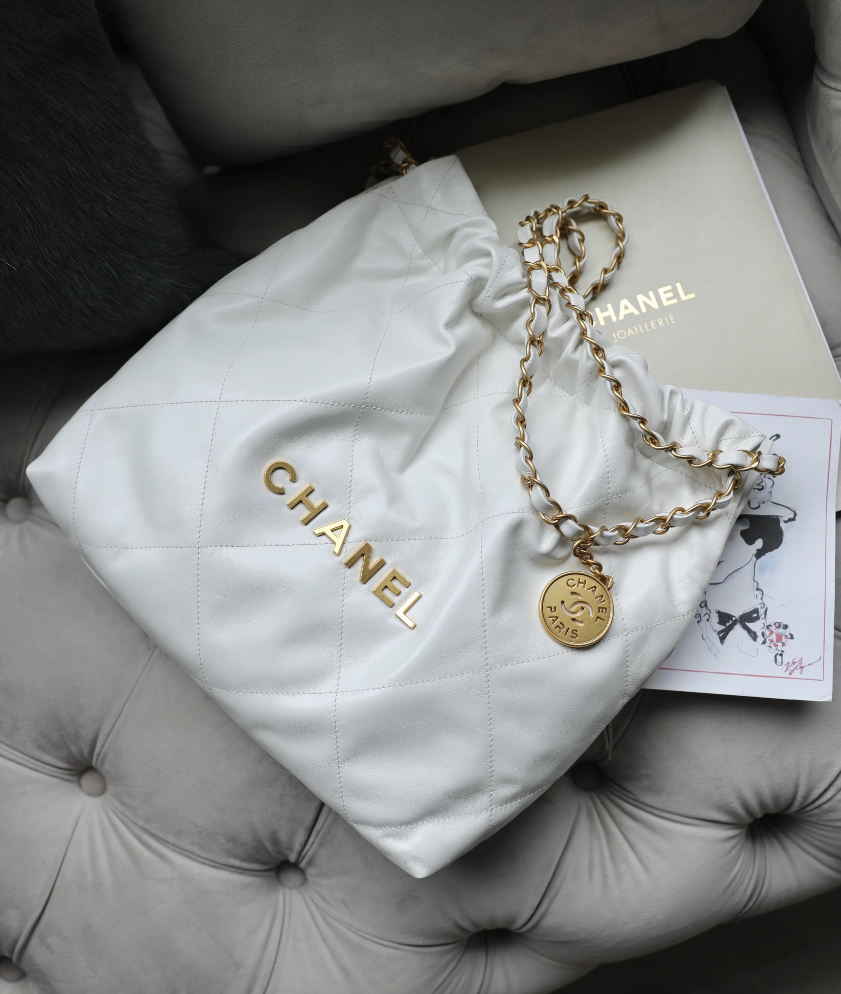 Chanel 22 Small angle 3