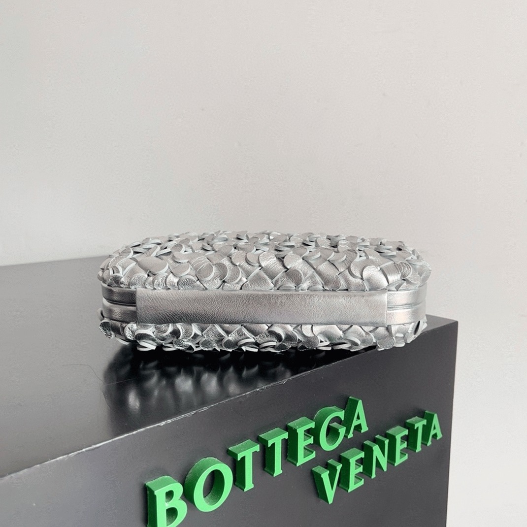 Replica Bottega Veneta Knot Minaudiere Clutch Silver Sequins angle 5