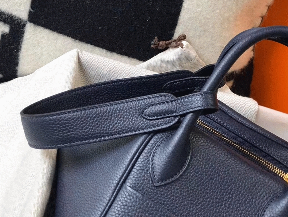 Knockoff Hermes Lindy 30cm bag in navy blue shade angle 5