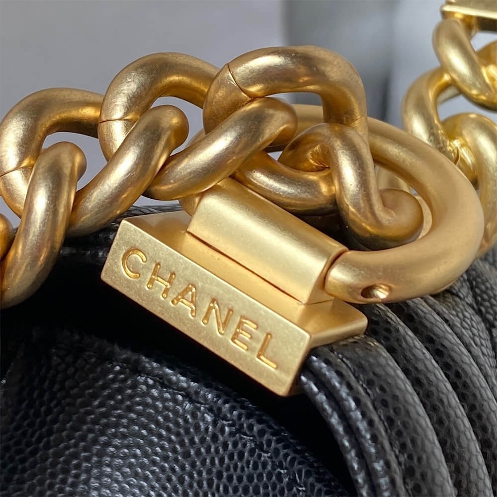 BOY CHANEL FLAP BAG WITH HANDLE angle 5