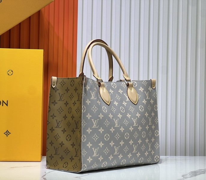 Fall Winter 2024 Onthego MM In Trainon Gray angle 2