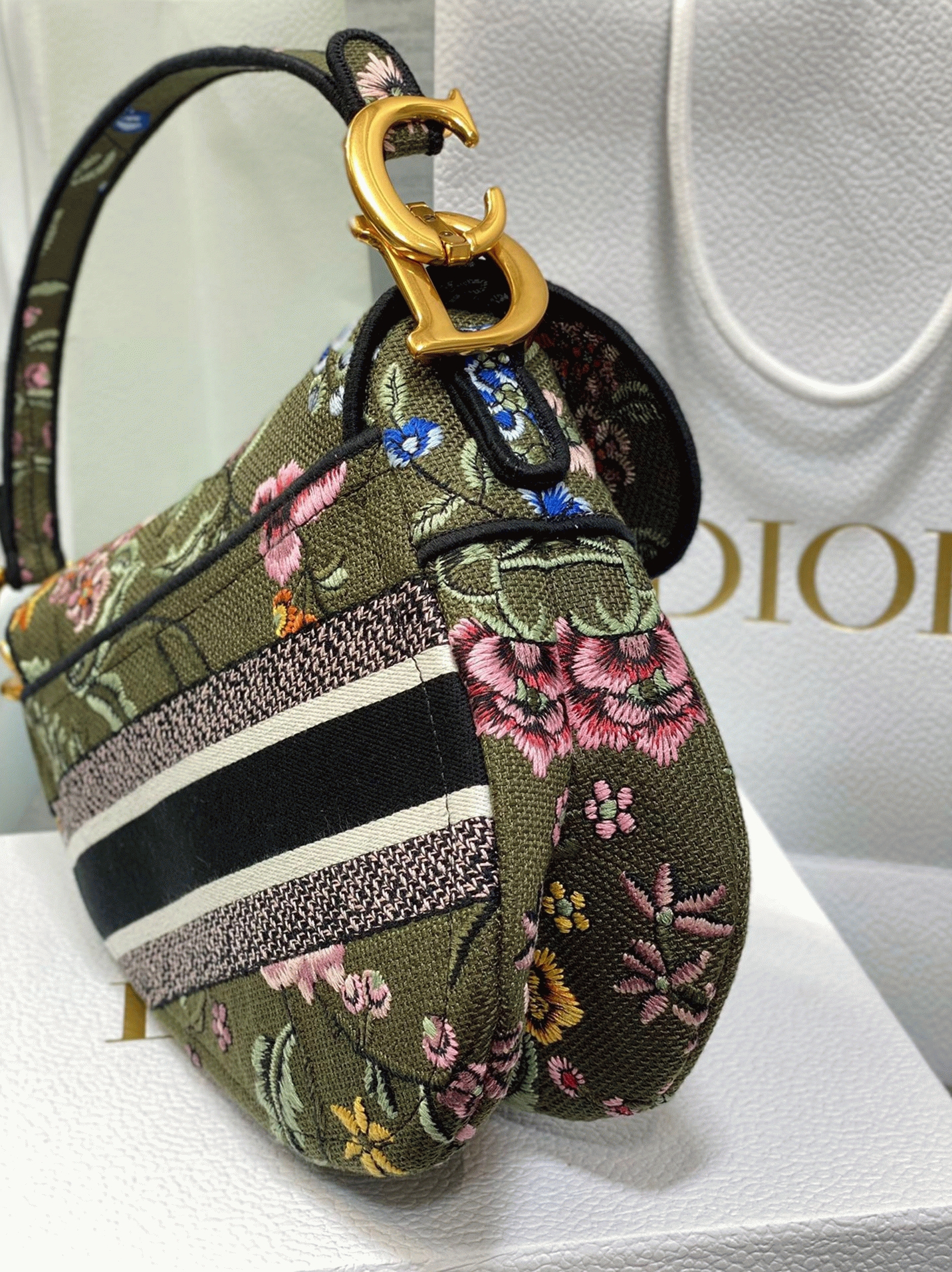 Dior Saddle Bag Knockoff in Green Multicolor Dior Petites Fleurs Embroidery angle 5