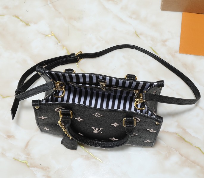 OnTheGo PM Eden In Black angle 3
