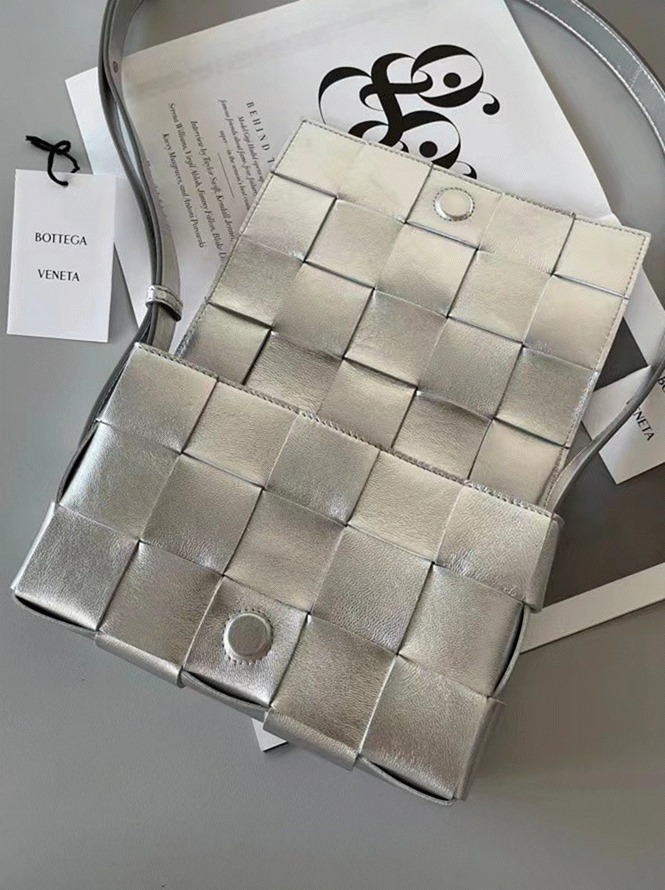 Top Quality Knockoff Bottega Veneta Cassette Bag In Silver angle 3