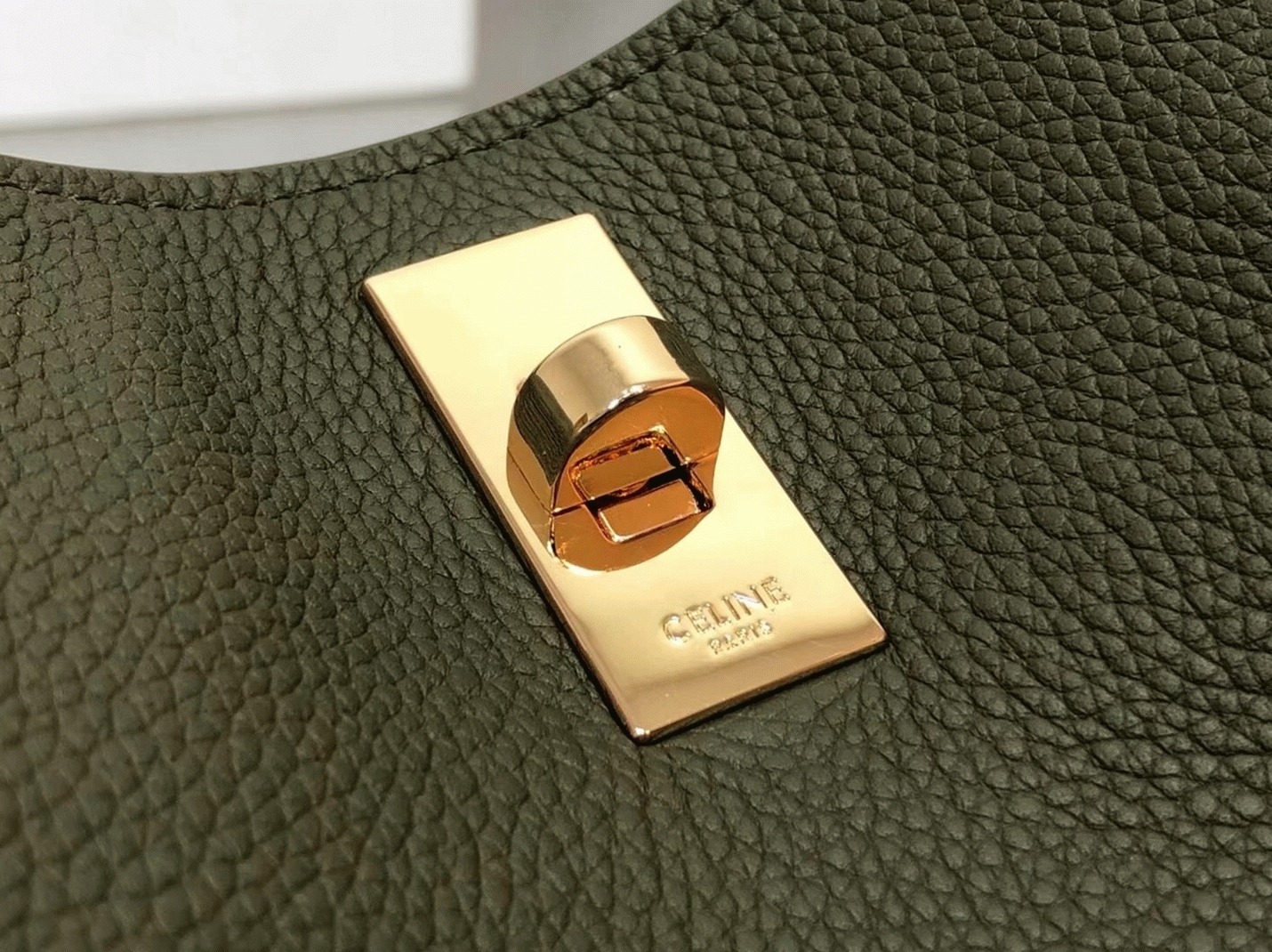 Top Quality Replica Celine Bucket 16 Bag In Dark Olive angle 2