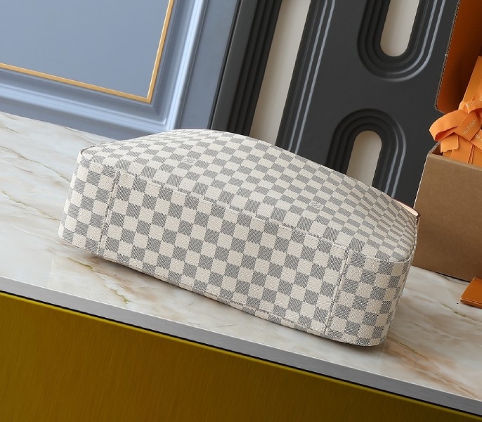 LV Damier Azur Slouchy MM angle 4