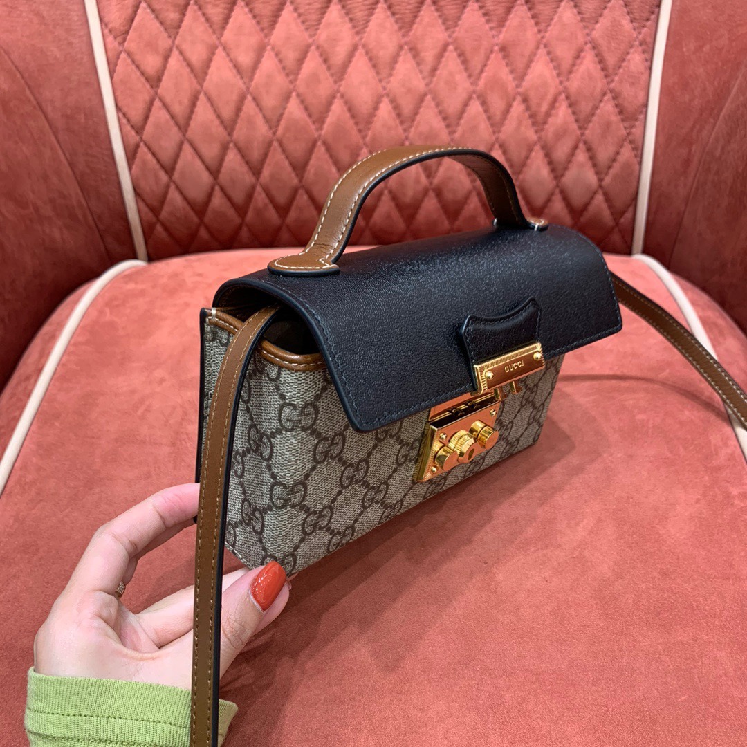 Gucc1 padlock bag angle 3