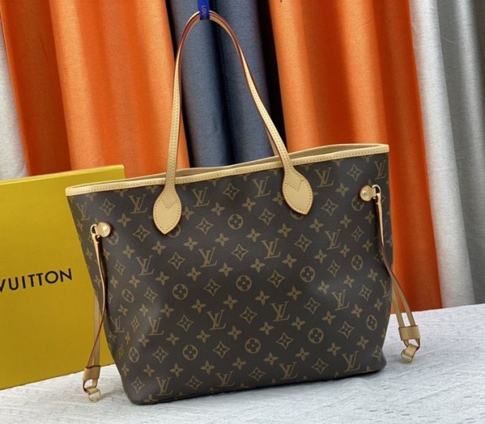 Louis Vuitton Monogram Canvas Neverfull MM Tote With Cat Print angle 4