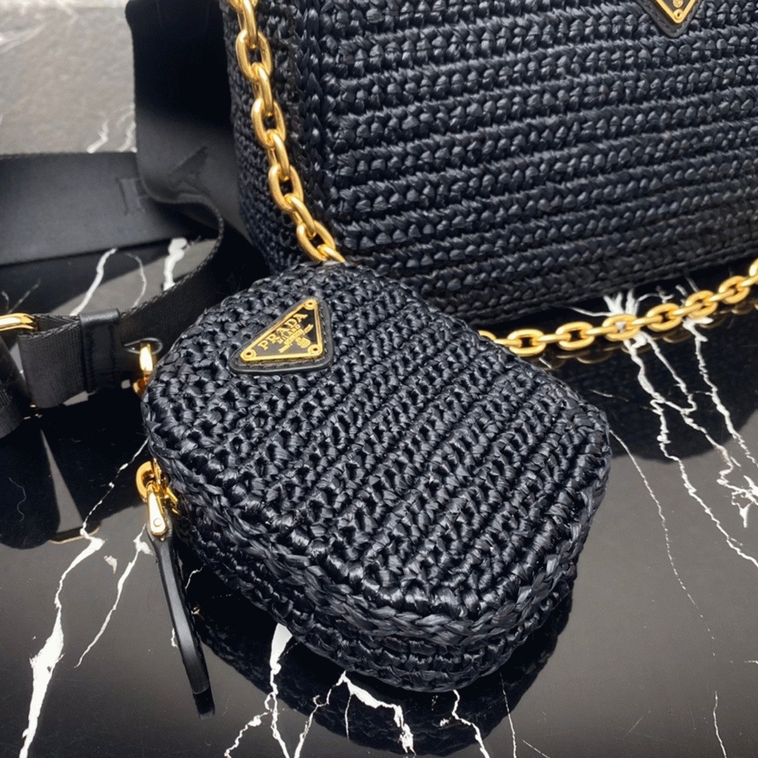Prada Re-Edition Shoulder Bag Replica in Black angle 5