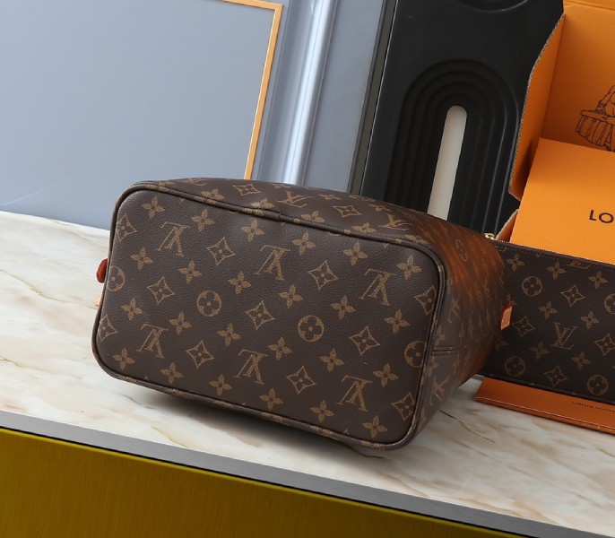 Monogram Canvas All In GM angle 4