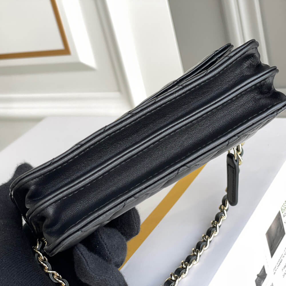 Chanel MINI WALLET ON CHAIN angle 3