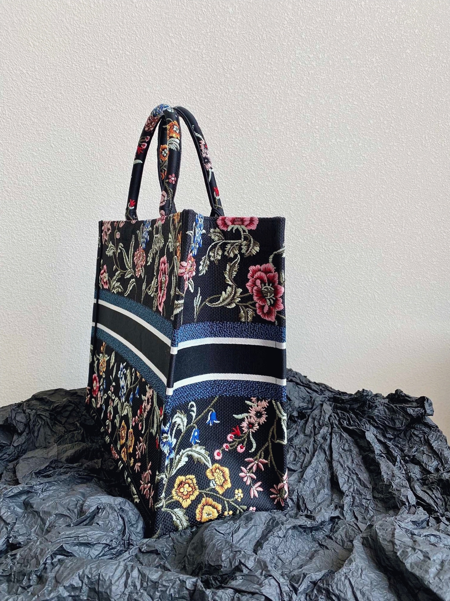 Dior Large Book Tote Bag Fake in Black Dior Petites Fleurs Embroidery angle 2