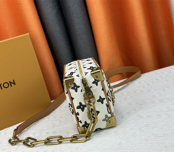 Louis Vuitton Monogram Craggy Mini Soft Trunk In Vanilla angle 4