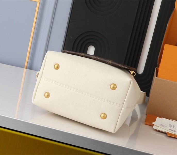 Louis Vuitton Low Key MM Hobo In Quartz White angle 4