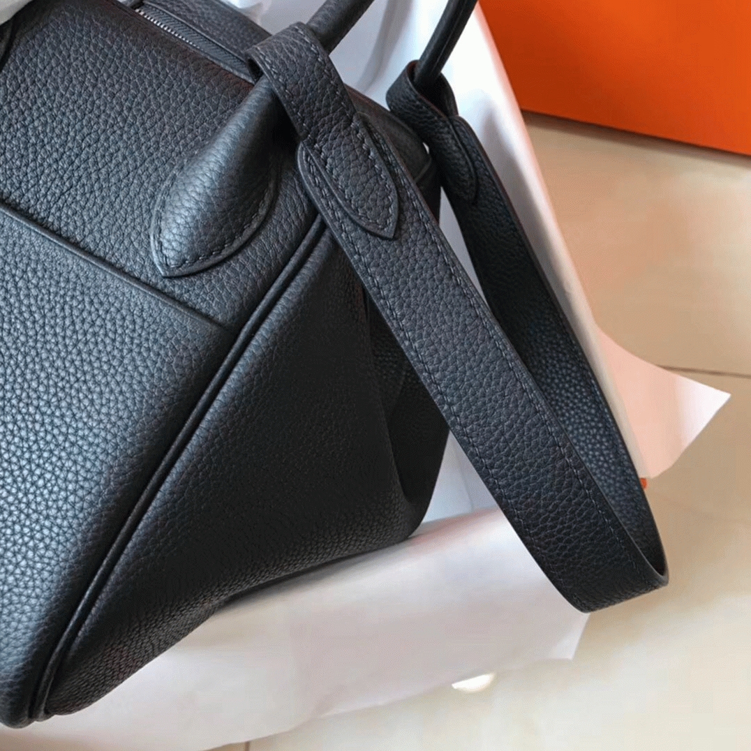 Designer replica Hermes Lindy 26cm handbag in black angle 5