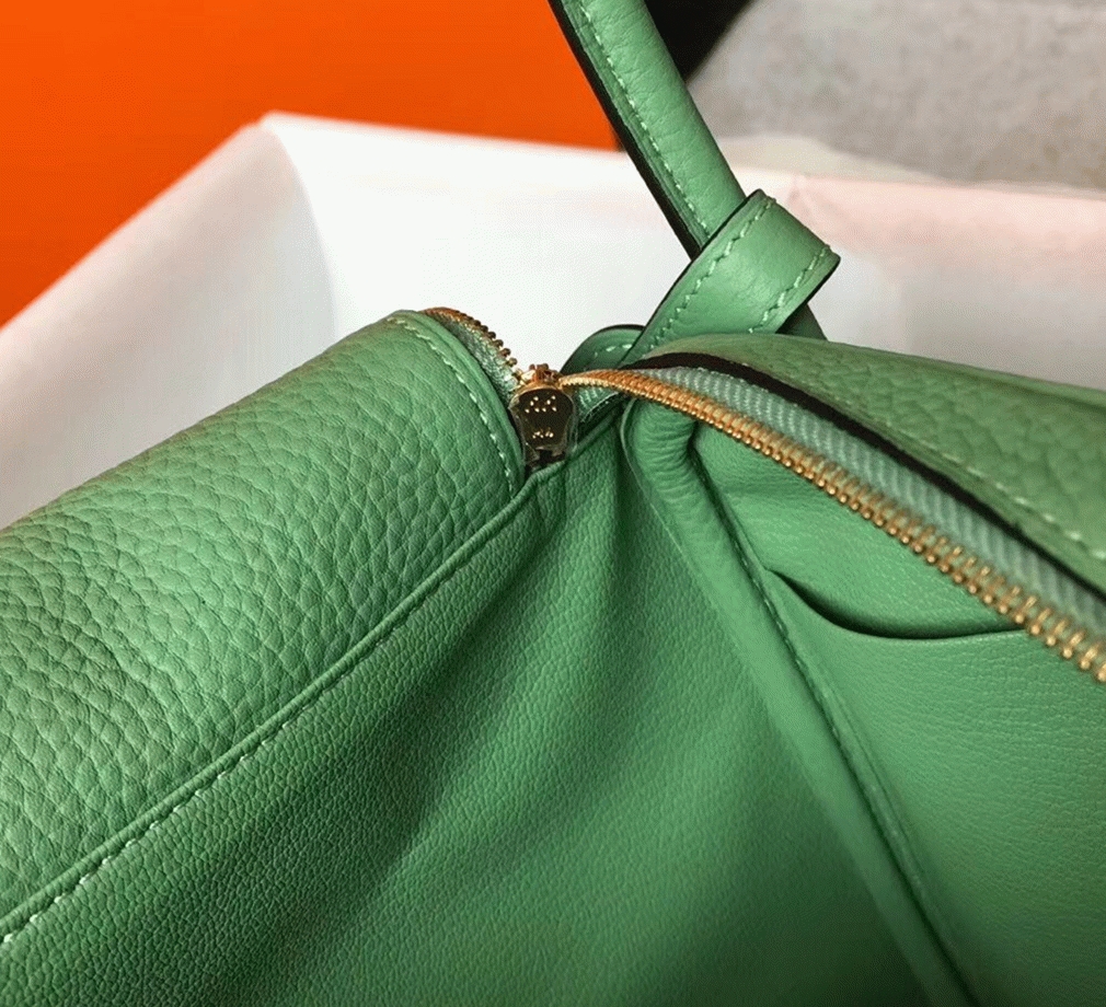 Replica Hermes Lindy 30cm bag in vert criquet shade angle 3