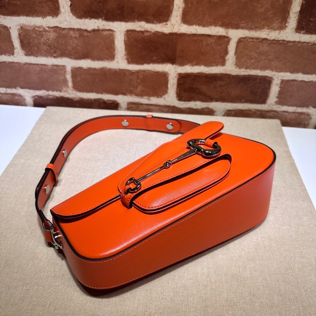 Gucci Horsebit 1955 Small Shoulder Bag angle 4