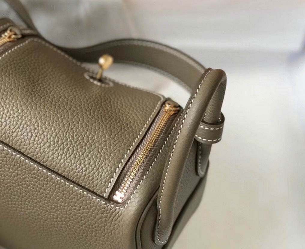 Replica Hermes Lindy Mini handbag in taupe color angle 4