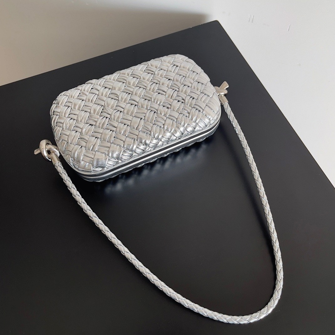 Fake Bottega Veneta Knot Minaudiere On Strap Silver Intreccio Laminated Leather angle 4