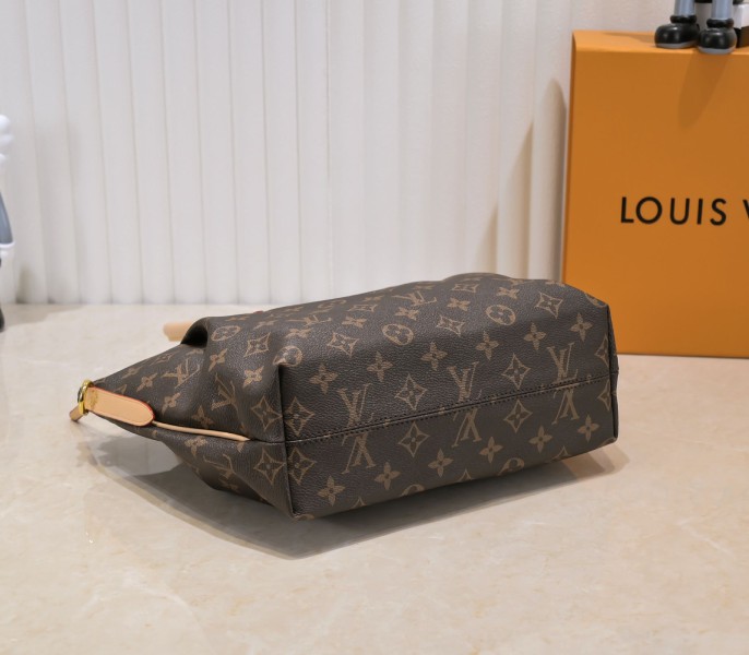 Monogram Canvas Turenne PM angle 4