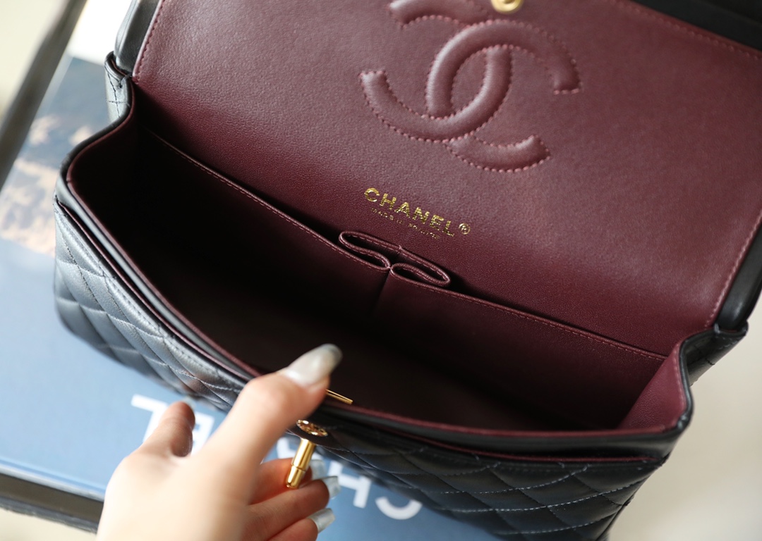 1:1 Top AAA Grade Chanel Classic Flap Bag Medium angle 3