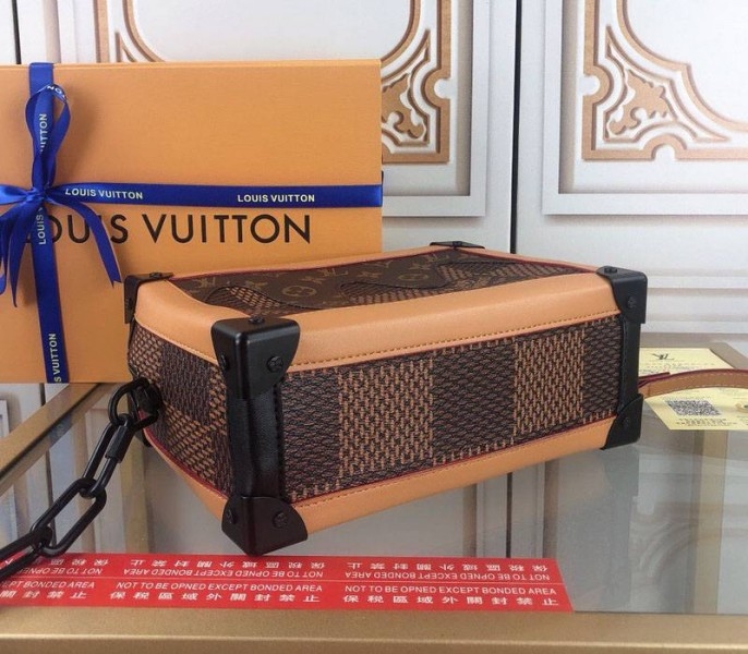 Louis Vuitton Other Canvas Soft Trunk angle 5