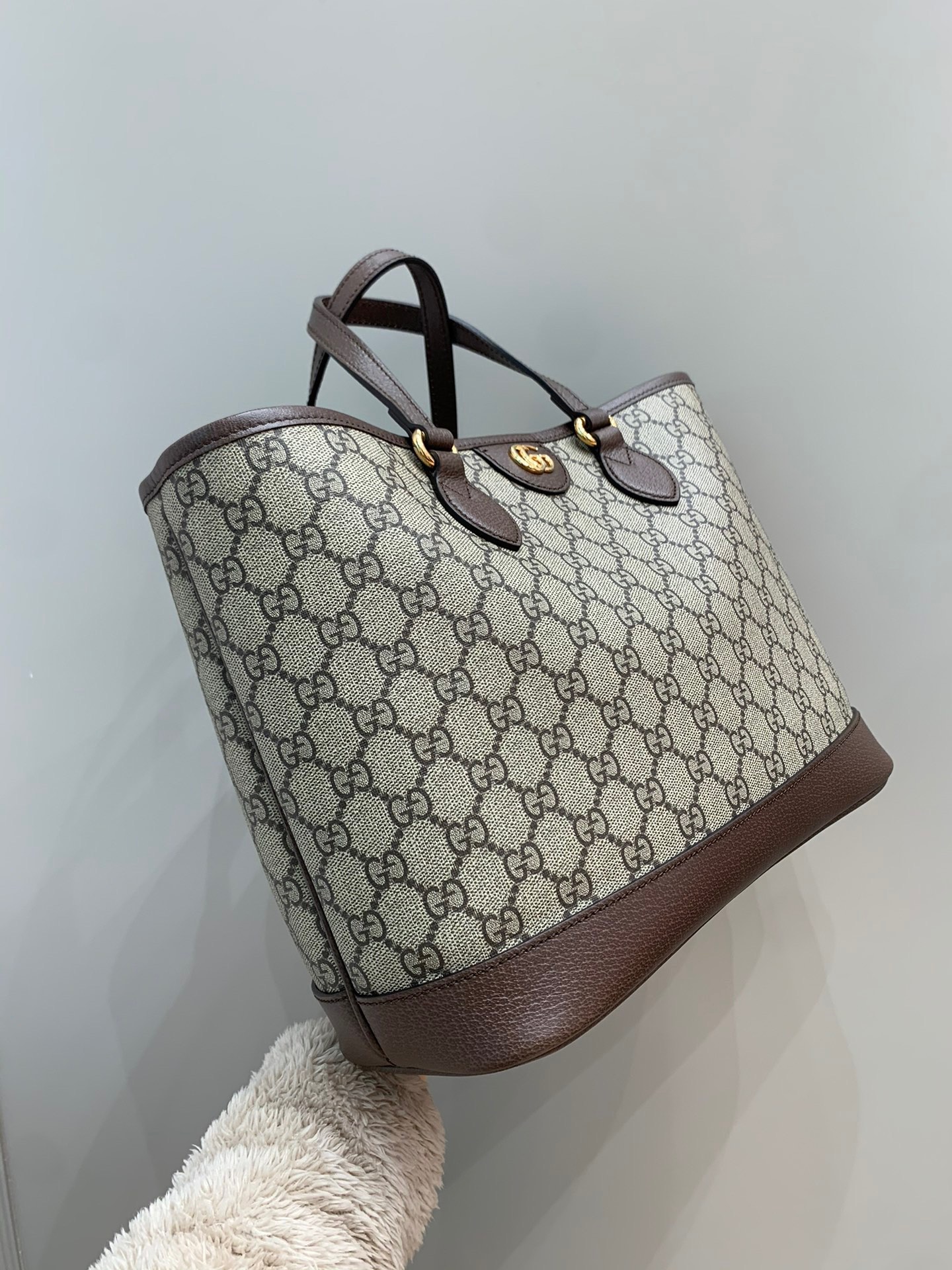 Ophidia tote bag angle 4