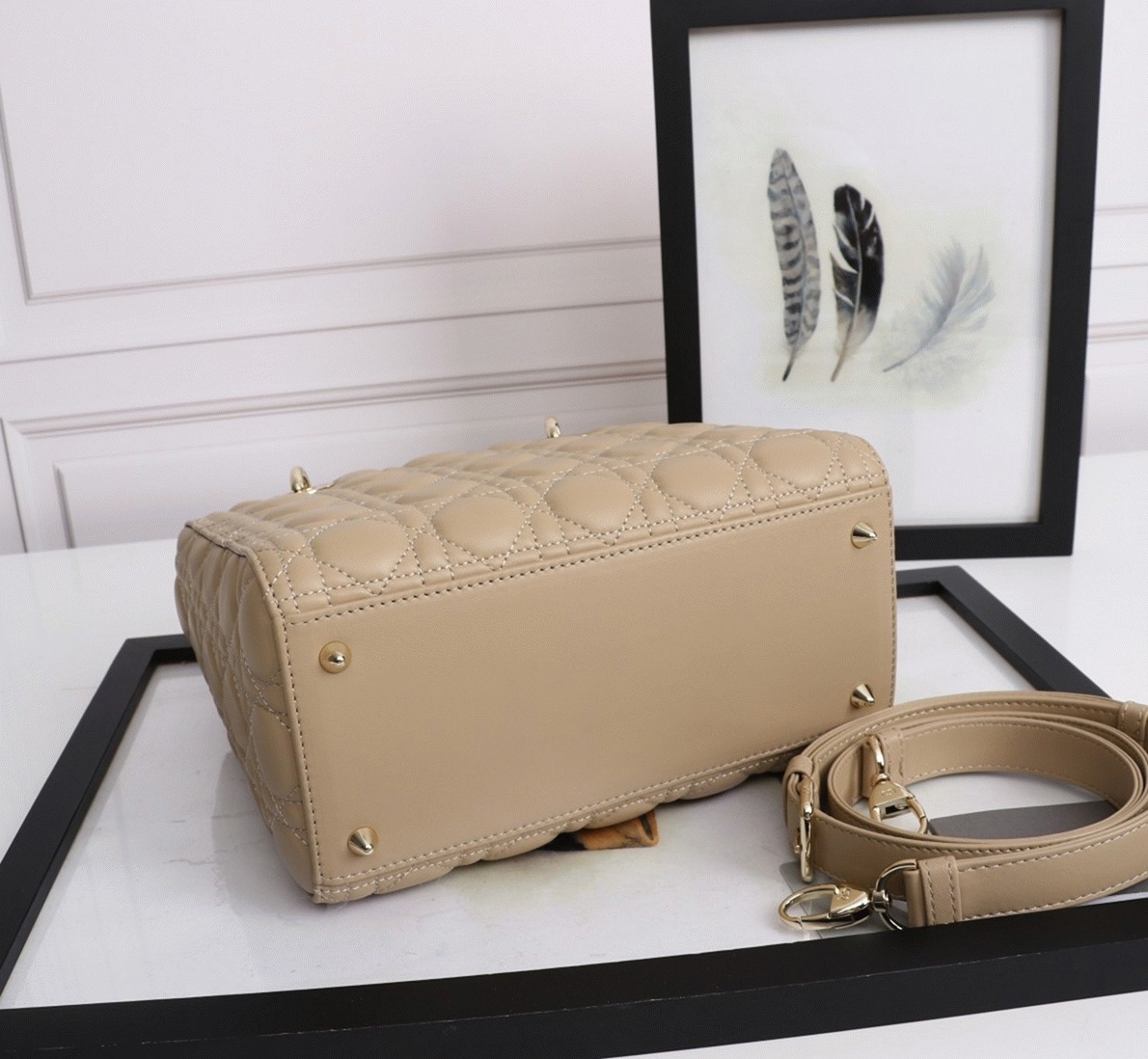 Dior Lady Dior Medium Bag Knockoff in Beige angle 3
