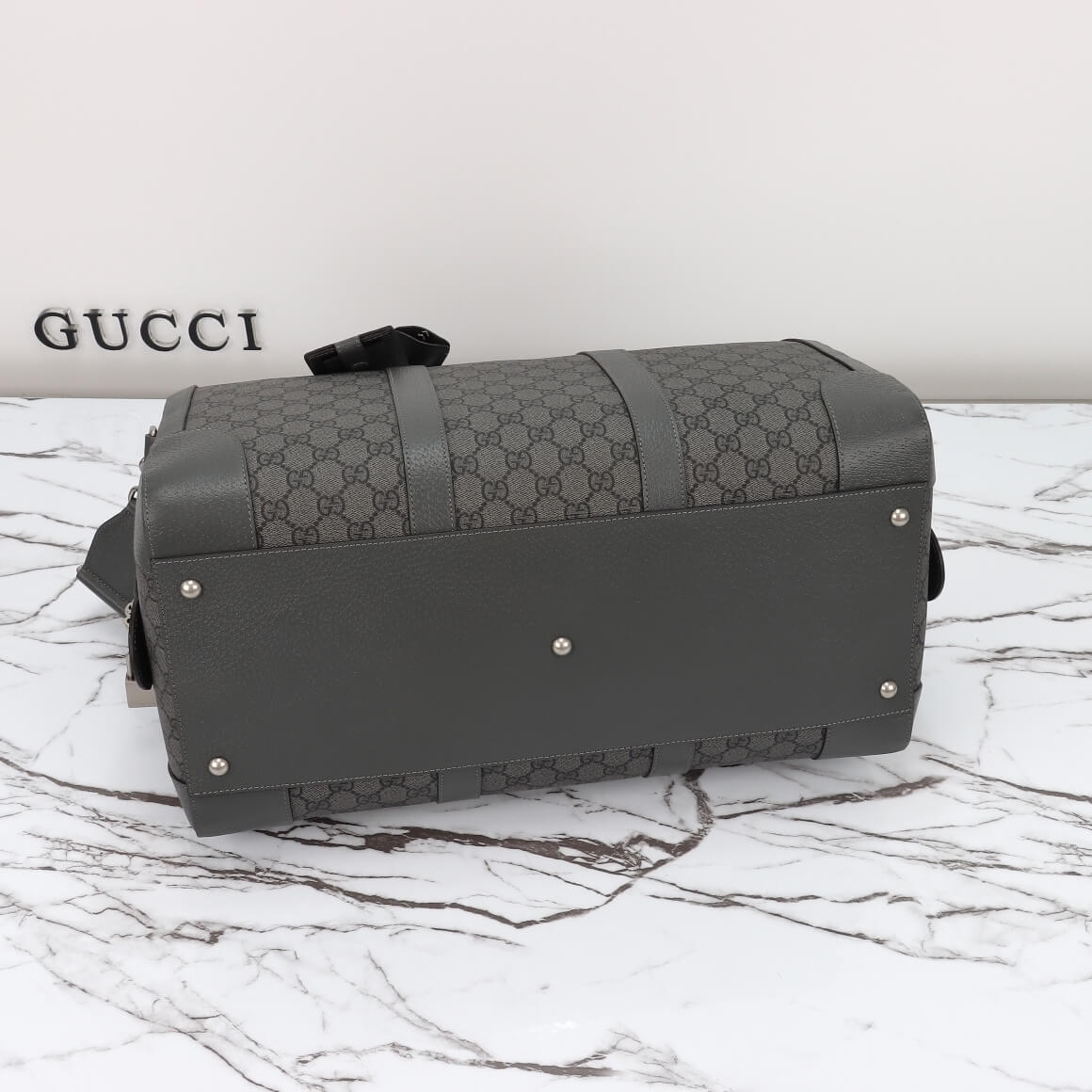 Gucci Savoy medium duffle bag angle 4