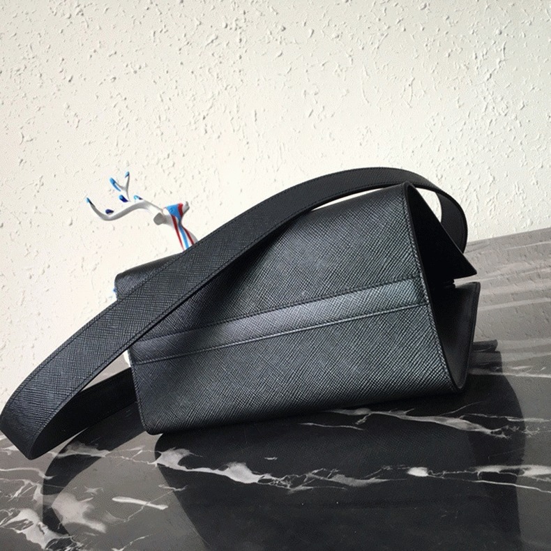 Prada Monochrome Small Bag Imitation in Black angle 3