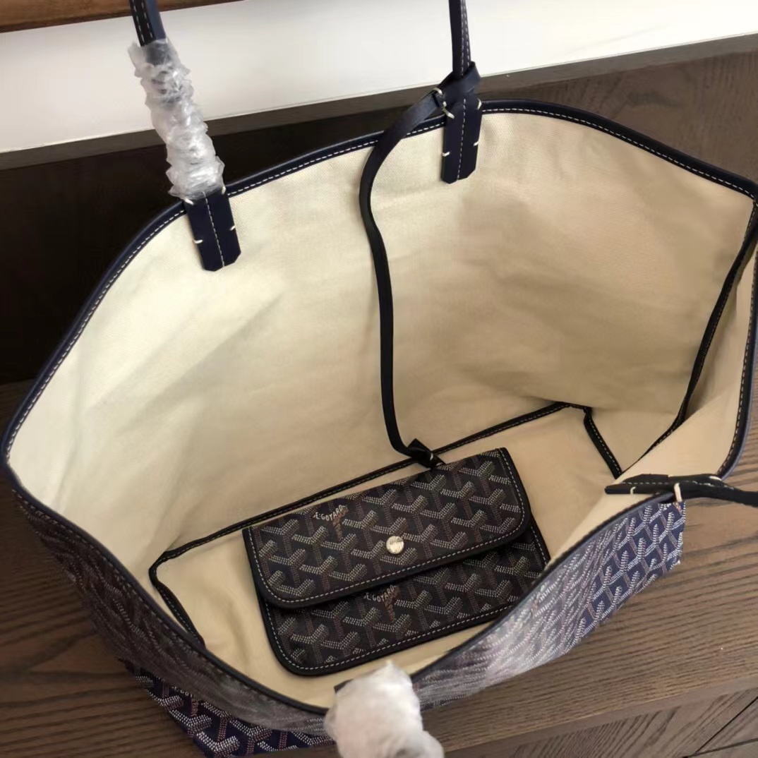 Goyard Tote MM angle 3