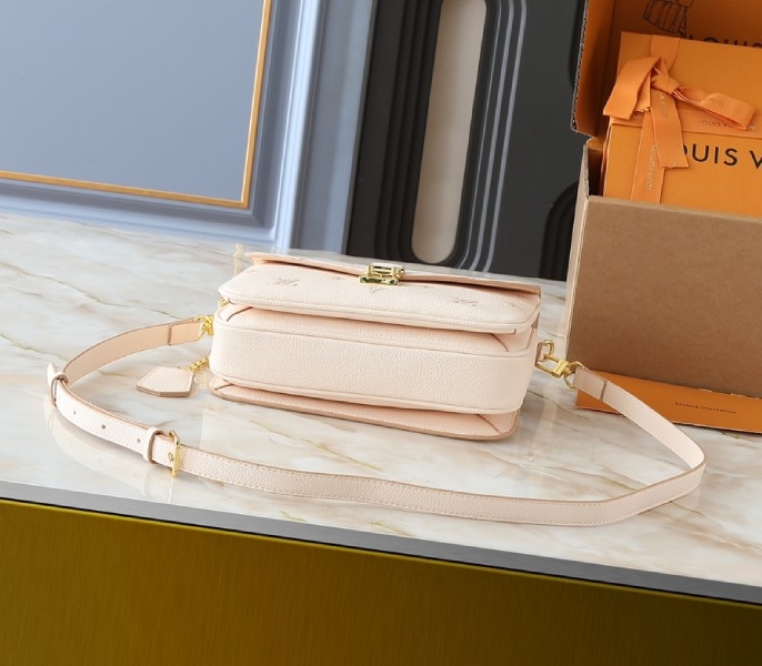 LV Metis Pochette Eden angle 4